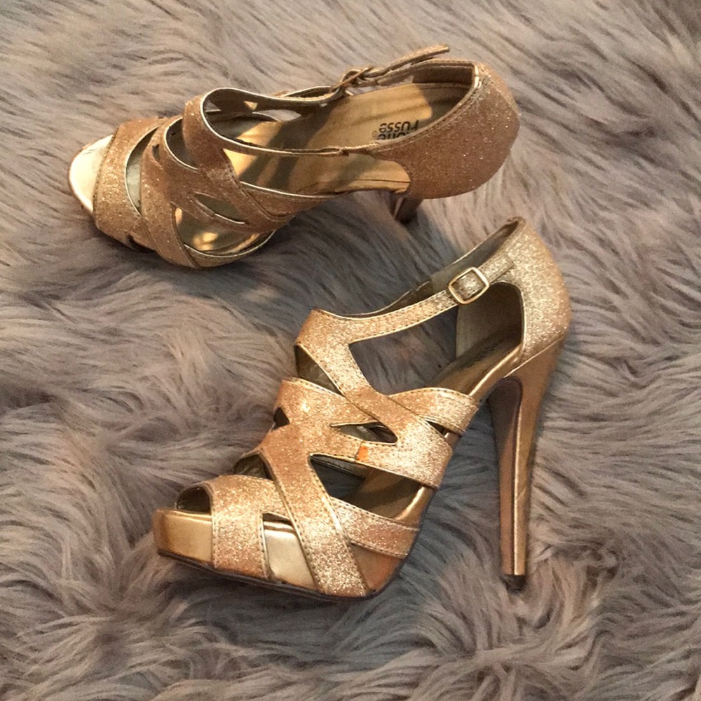 Super Fun and Comfortable Gold Heels